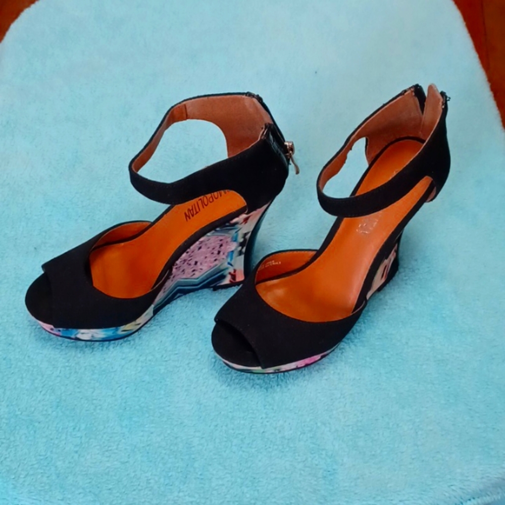 Cosmopolitan wedge heels 6M